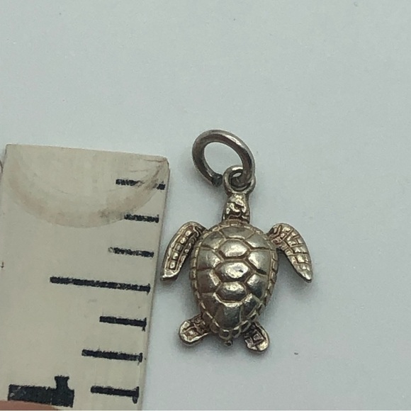 Vtg Sterling Silver Sea Turtle Pendant Charm .6” - Picture 5 of 5